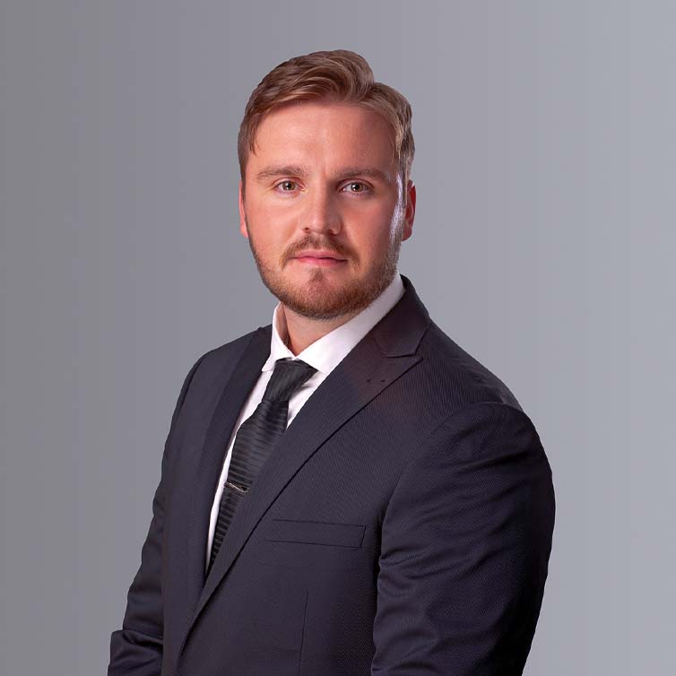 Oliver  Marshall